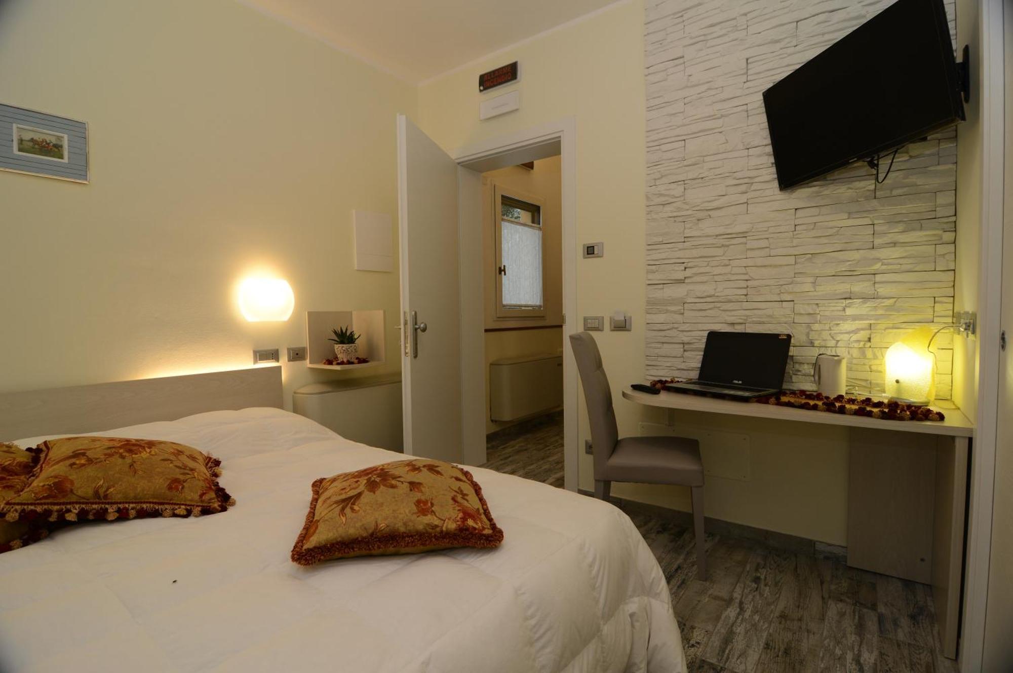 Pidkova Otel Modena Dış mekan fotoğraf